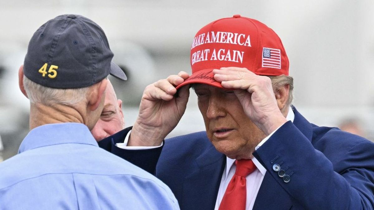 Trumpos sapkája miatt támadtak meg egy nyugdíjast Floridában