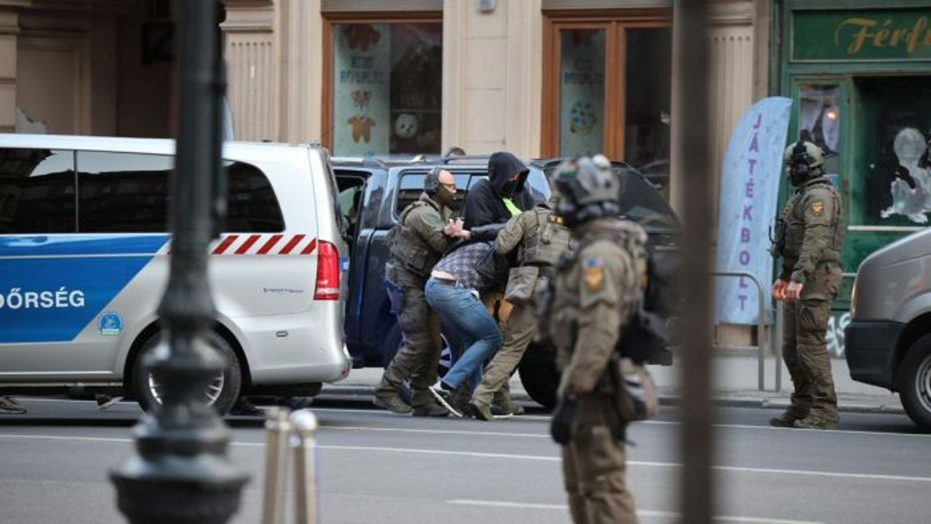 A Ukrainian citizen, suspected of espionage, apprehended by TEK, Hungary's Counter Terrorism Center (Photo: Balazs Hatlaczki)