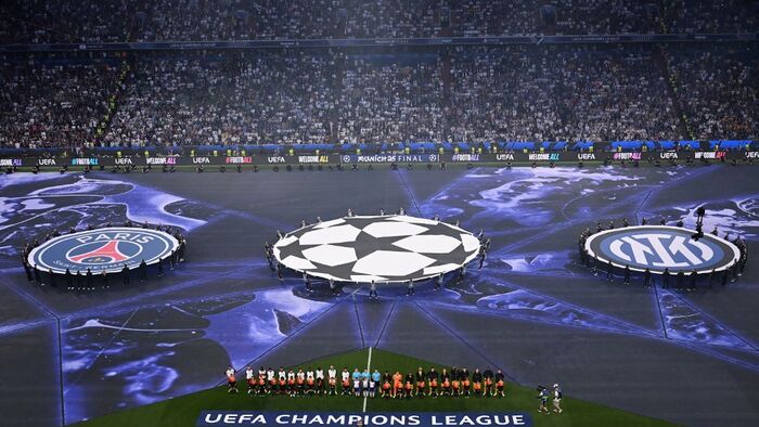Bajnokok Ligája, BL, döntő, 2025, PSG, Inter, München, Players stand during the ceremony prior to the UEFA Champions League final football match between Paris Saint-Germain (PSG) and Inter Milan in Munich, southern Germany on May 31, 2025. (Photo by Kiril