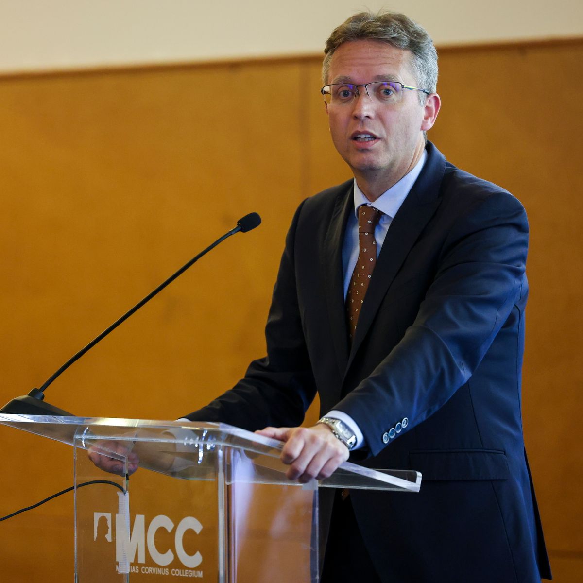 Budapest, 2025. május 24.
Hankó Balázs kultúráért és innovációért felelős miniszter beszédet mond a Mathias Corvinus Collegium (MCC) Közéleti programok és vitaakadémia képzésein résztvevők diplomaosztó ünnepségén Budapesten, az MCC Központjában 2025. május 24-én.
MTI/Hegedüs Róbert
