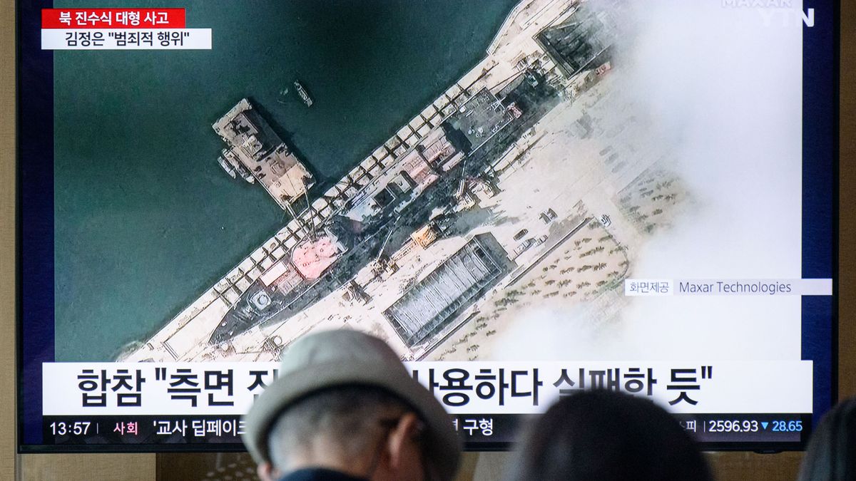 Súlyos következményei lettek, hogy Kim Dzsongun szeme láttára süllyedt el egy hadihajó Észak-Koreában + videó