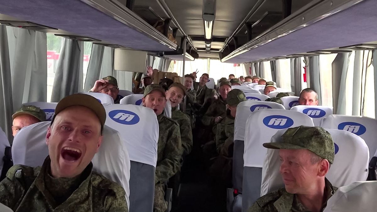 Az orosz–ukrán háború legnagyobb fogolycseréje zajlott le + videó