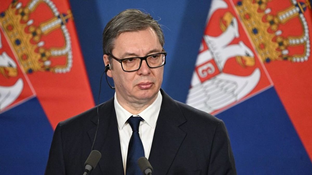 Kórházba szállították a szerb elnököt Belgrádban