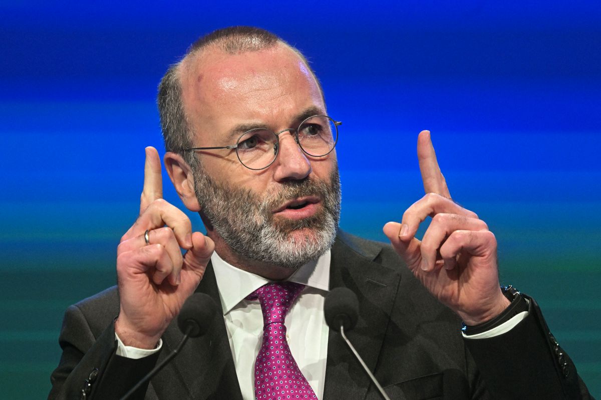 Manfred Weber mindent megtesz azért, hogy Ukrajnát mihamarabb felvegyék az EU-ba (Fotó: JOSE JORDAN/AFP)