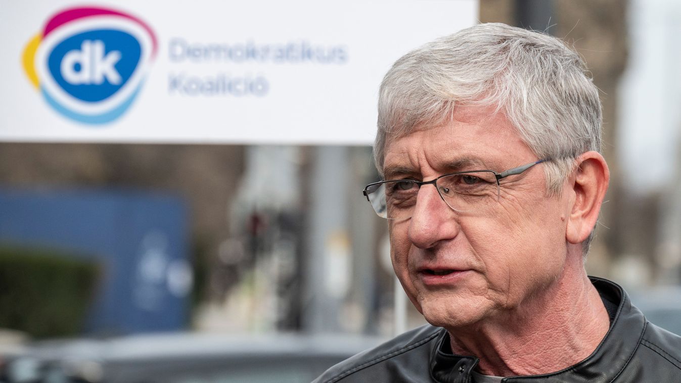 Gyurcsány Ferenc már a facebookon is passziváltatta magát.

MTI Fotószerkesztõség

Szigetváry Zsolt
