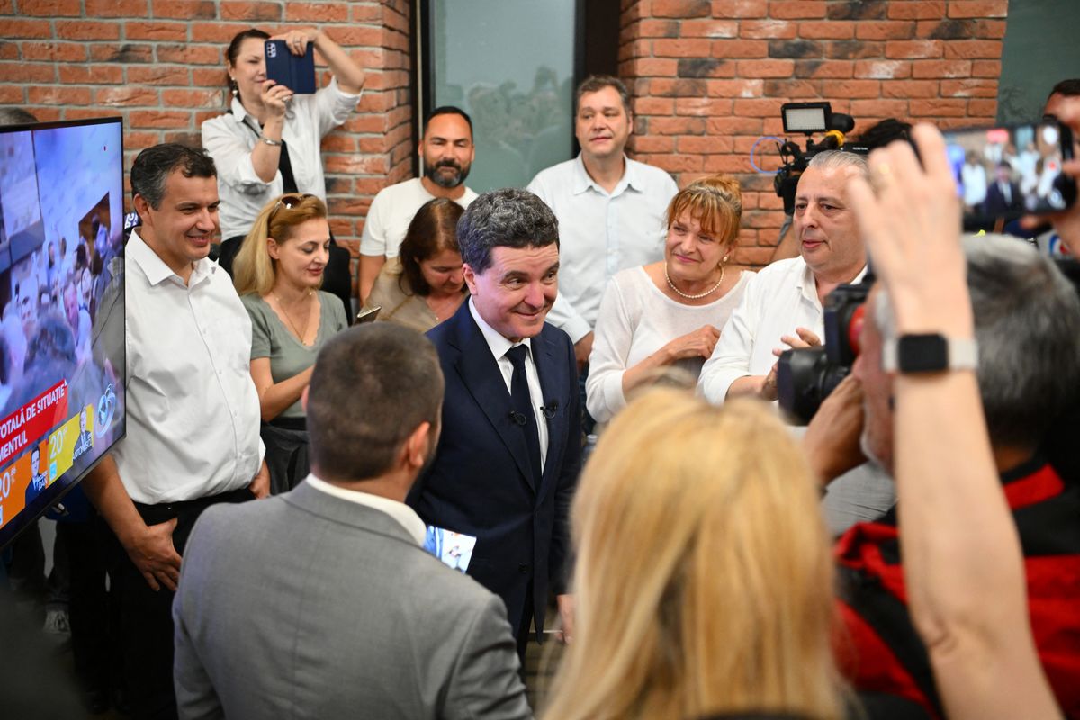 BUCHAREST, ROMANIA - MAY 05: Presidential candidate Nicusor Dan speaks to press after 99 percent of the votes have been officially counted, in Bucharest, Romania on May 5, 2025. Alex Nicodim / Anadolu (Photo by Alex Nicodim / ANADOLU / Anadolu via AFP)
