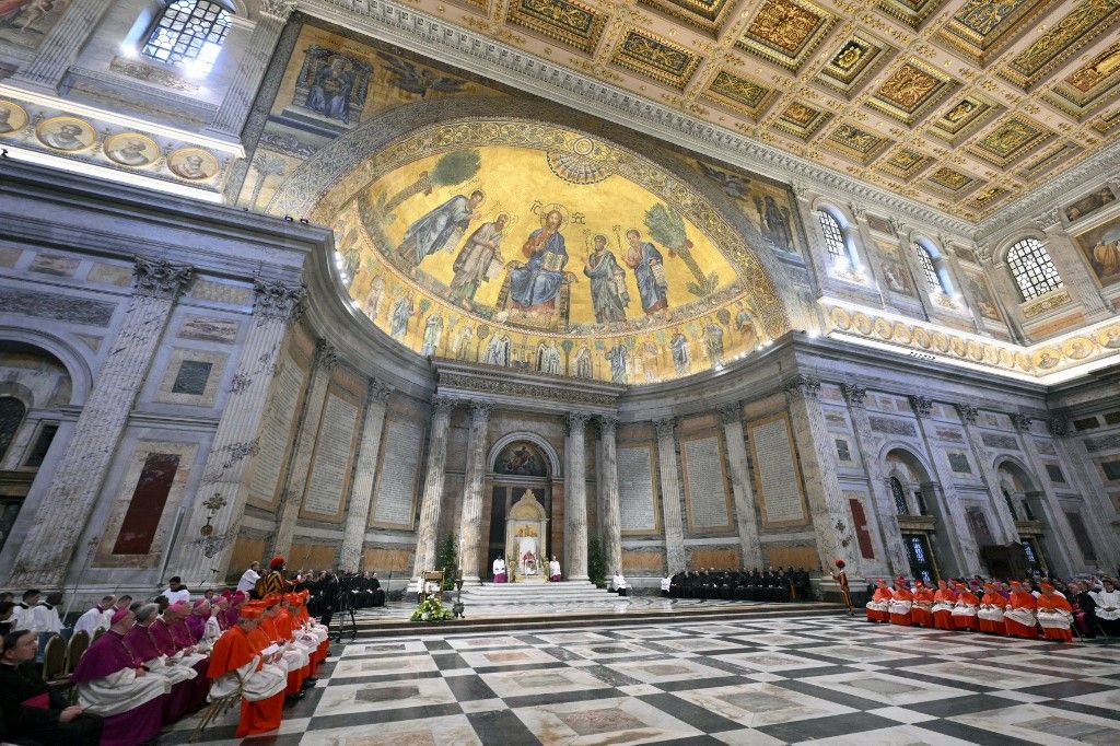 Pope Leo XIV visits the Tomb of St. Paul at the Basilica of Saint Paul outside the Walls in Rome in Italy on 2025/5/20. Photograph by VATICAN MEDIA / CPP / HANS LUCAS.
Le pape Leon XIV visite le tombeau de saint Paul a la basilique Saint-Paul-hors-les-murs de Rome en Italie le 2025/5/20. Photographie de VATICAN MEDIA / CPP / HANS LUCAS. (Photo by Vatican Media / CPP / HANS LUCAS / Hans Lucas via AFP)