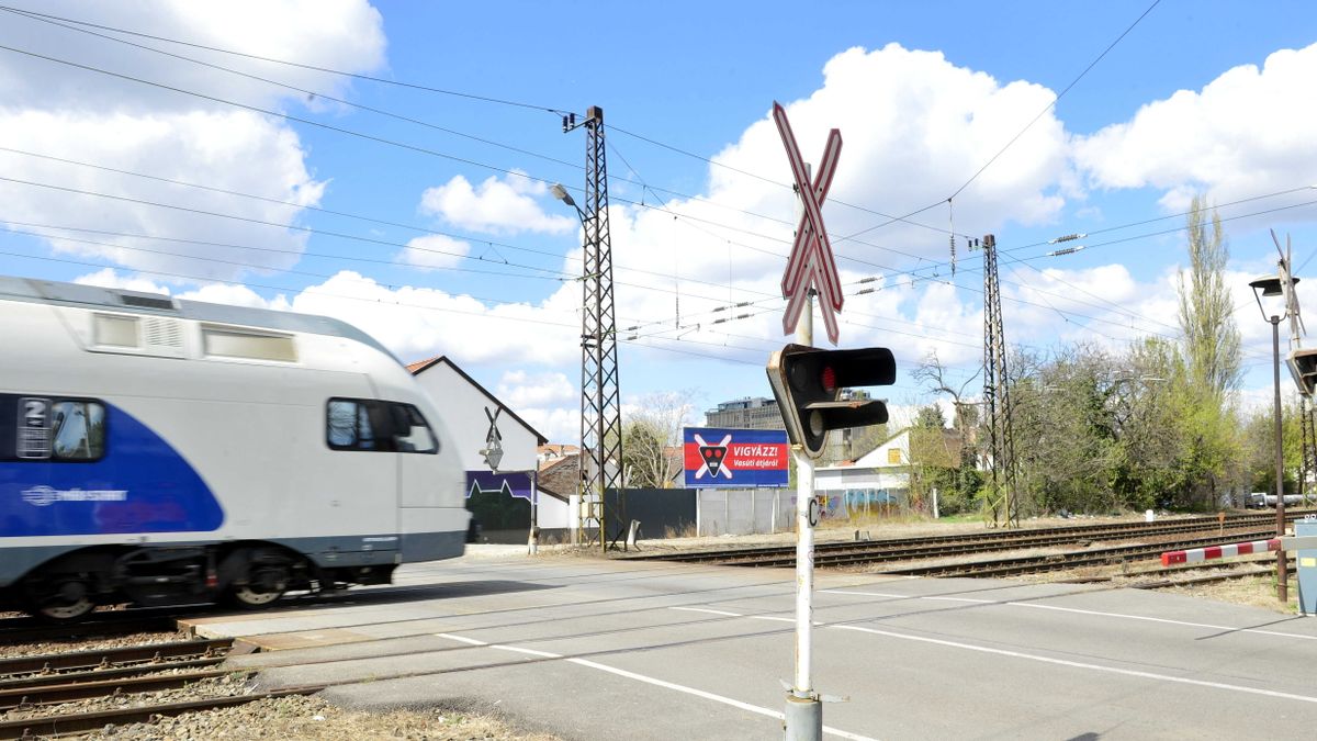 Gázolt a vonat Törökszentmiklóson