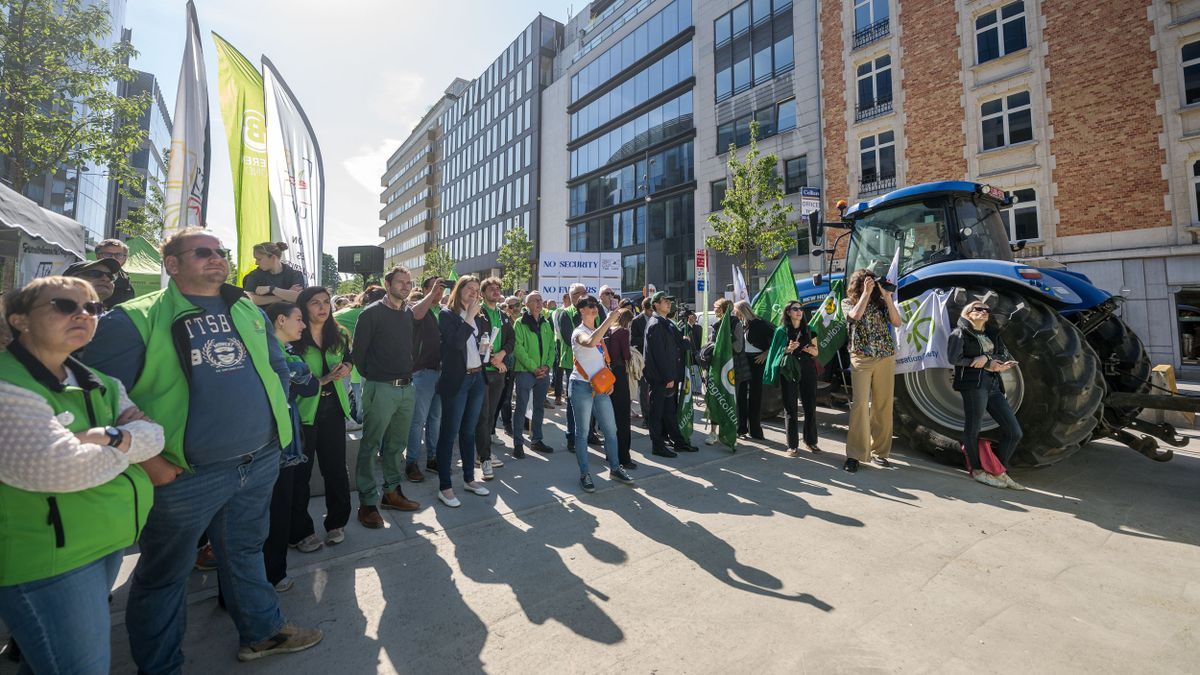 Brüsszel satuba szorítaná az uniós gazdákat