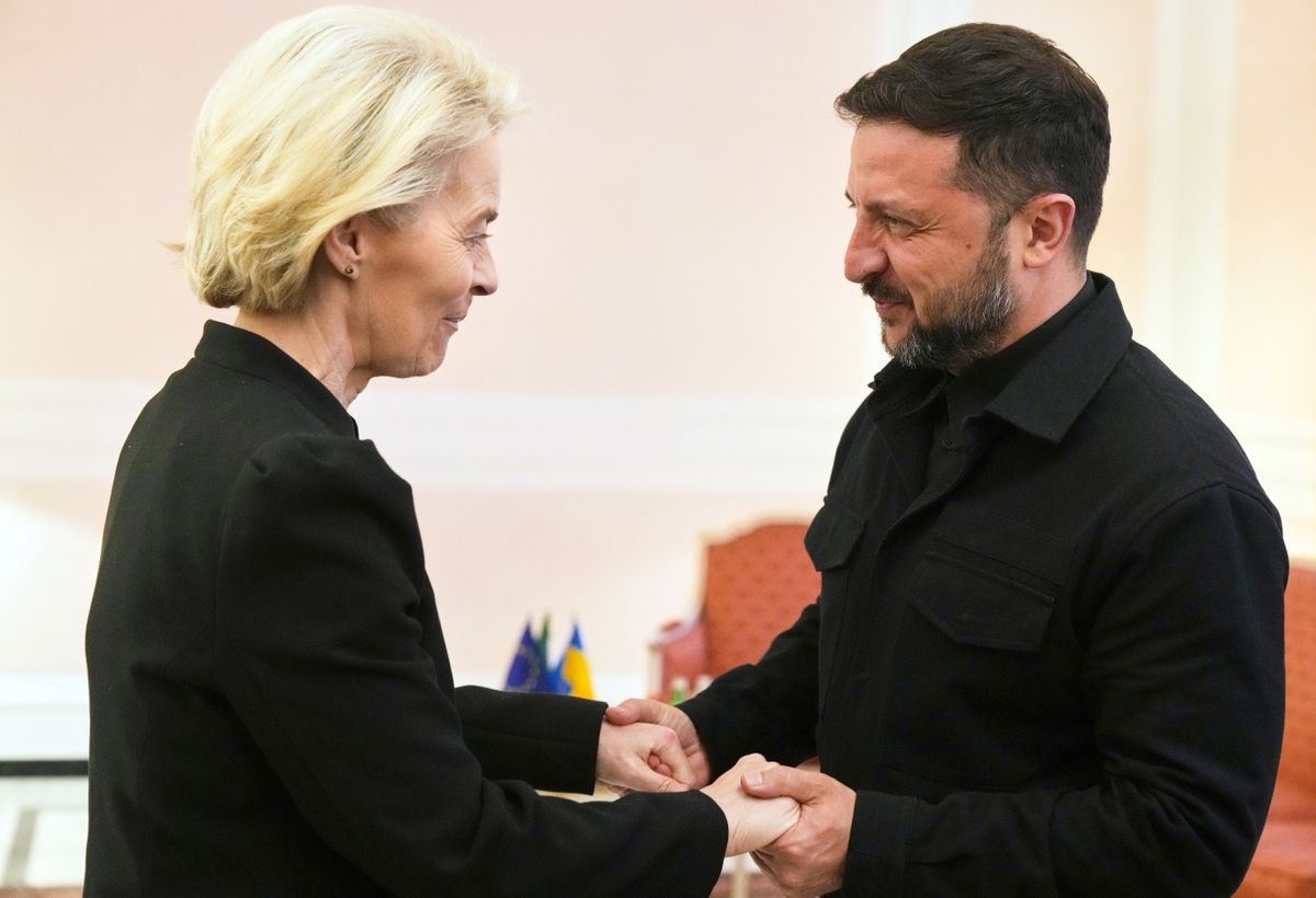 Róma, 2025. április 26.Ursula von der Leyen, az Európai Bizottság elnöke (b) és Volodimir Zelenszkij ukrán államfő a Rómában tartott megbeszélésük kezdetén 2025. április 26-án.MTI/EPA/AP pool/Andrew Medichini rezsicsökkentés