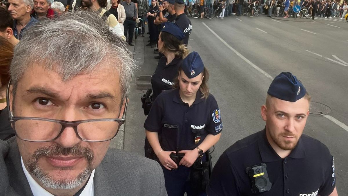 Eljárás indult Hadházy Ákos ellen, szerinte viszont szemtelen a rendőrség