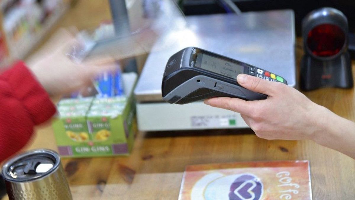 Bankszámla a gyereknek: költségek, előnyök