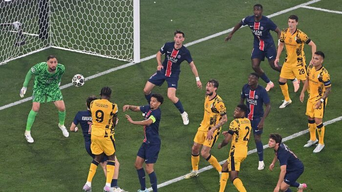 Bajnokok Ligája, BL, döntő, 2025, PSG, Inter, München, Inter Milan's French forward #09 Marcus Thuram (3L) tries to score during the UEFA Champions League final football match between Paris Saint-Germain (PSG) and Inter Milan in Munich, southern Germany o