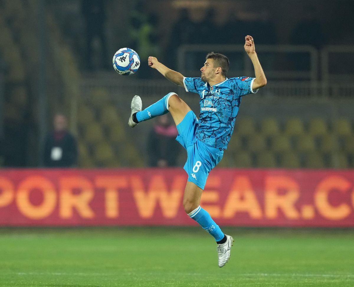 Adam Nagy of Spezia is in action during the Serie B playoff match between Catanzaro and Spezia at the Stadio ''Nicola Ceravolo'' in Catanzaro, Italy, on May 21, 2025. (Photo by Gabriele Maricchiolo/NurPhoto) (Photo by Gabriele Maricchiolo / NurPhoto / NurPhoto via AFP)