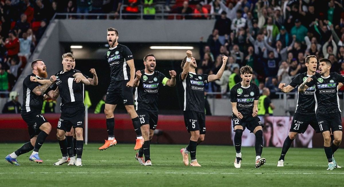 A Paks játékosai ünnepelnek, az FTC elleni Magyar Kupa-döntő megnyerésével az Európa-liga selejtezőjében szerepelhet Bognár György csapata