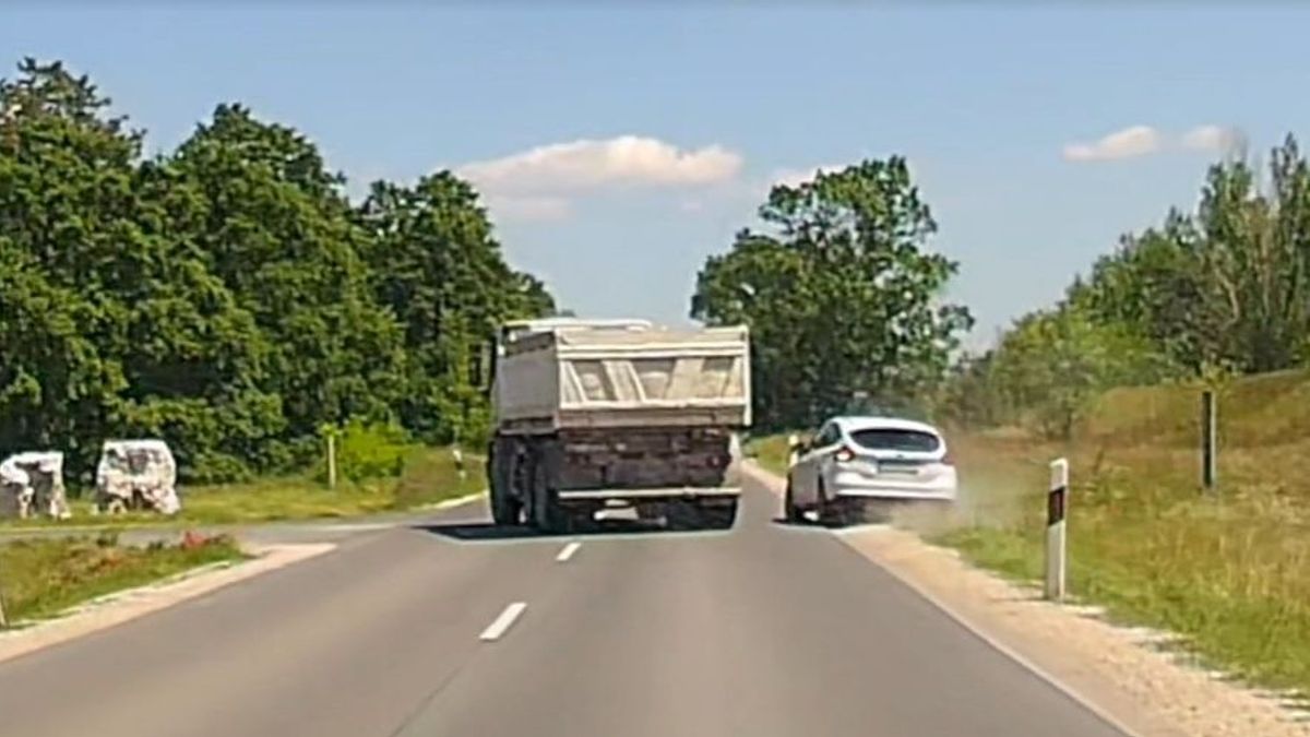 Előzés közben jött a nagy meglepetés + videó