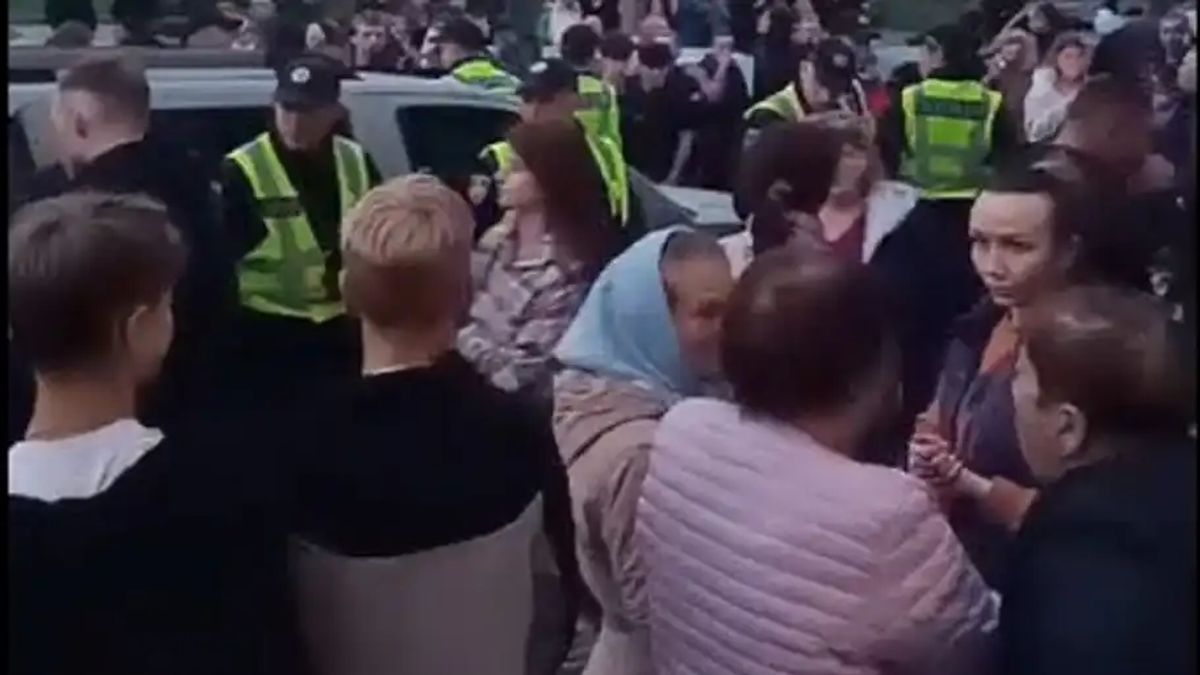 Fellázadtak a civilek Ukrajnában a hadsereg ellen + videó
