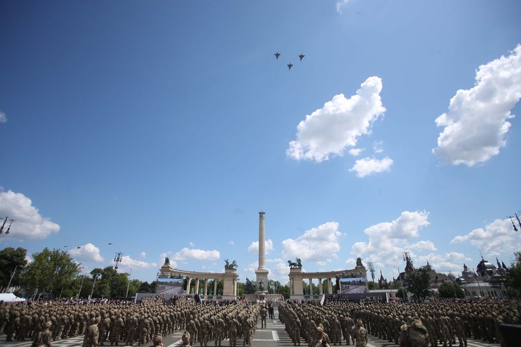 Magyar Hősök Emlékünnepe a Hősök terén