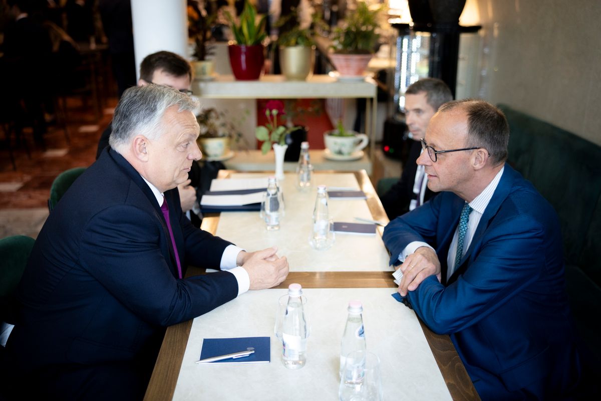 Orbán Viktor Tiranában tárgyalt