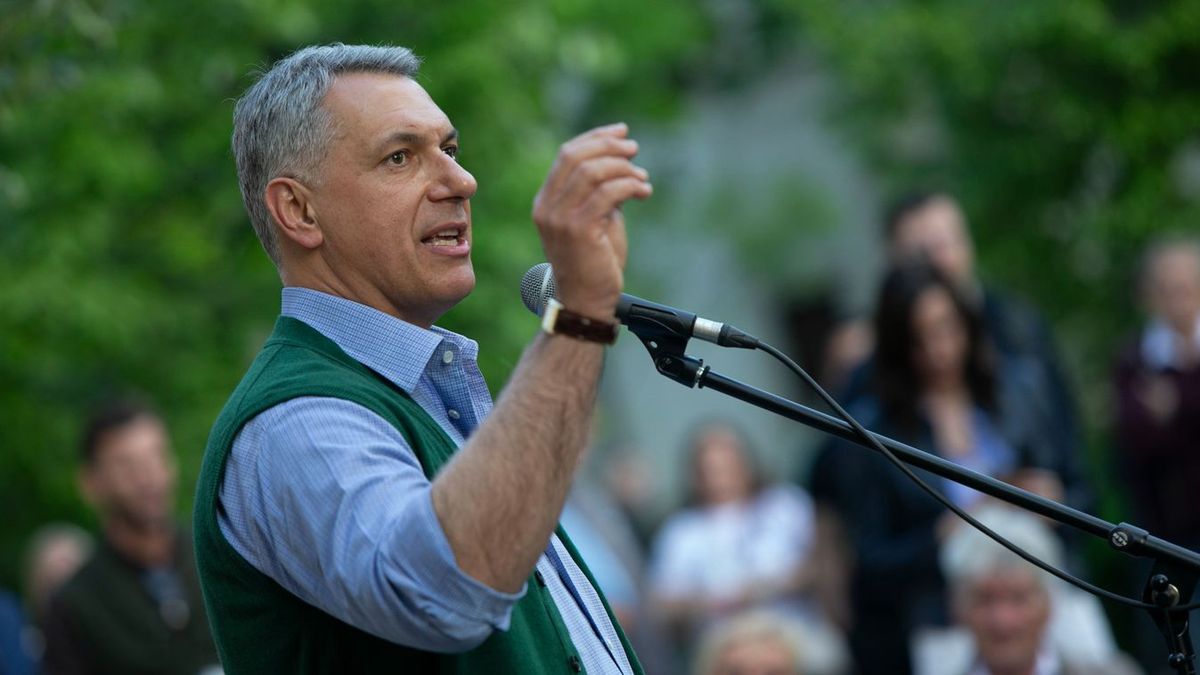 Lázár János: Legyen előny magyarnak születni