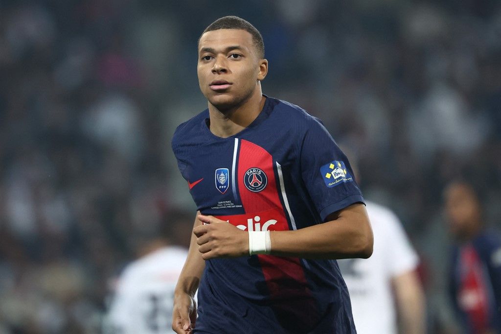 Kylian Mbappé, Paris Saint-Germain, PSG, 's French forward #07 Kylian Mbappe runs off the ball during the French Cup Final football match between Olympique Lyonnais (OL) and Paris Saint-Germain (PSG) at the Stade Pierre-Mauroy, in Villeneuve-d'Ascq, northern France on May 25, 2024. (Photo by FRANCK FIFE / AFP)