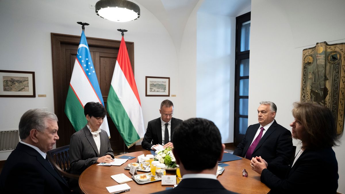 Budapesten találkoztak a türk vezetők, Magyarország a kapocs Kelet és Nyugat között