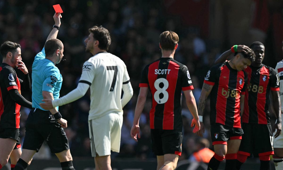 A Bournemouth támadóját, Evanilsont a Manchester United elleni meccsen állították ki