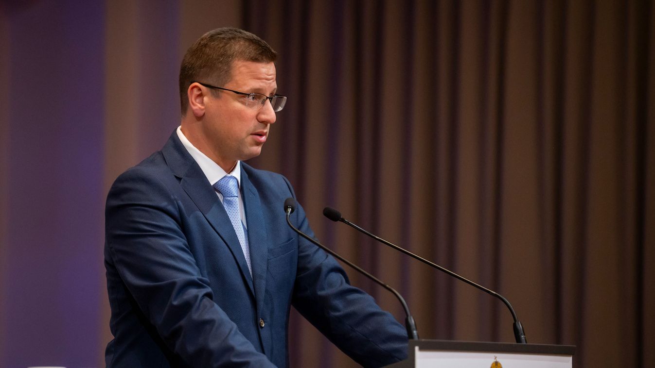 Kormányinfó

MTI Fotószerkesztõség

Balogh Zoltán