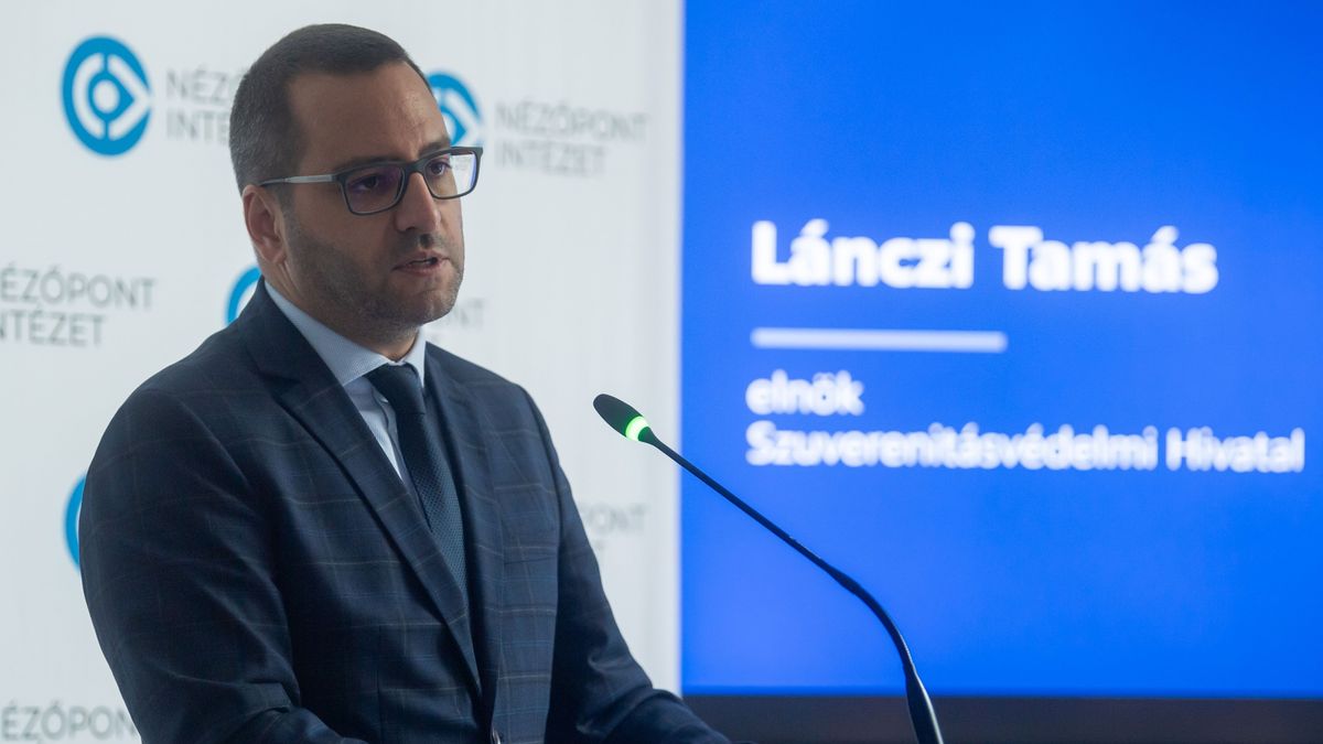 Budapest, 2024. június 25.
Lánczi Tamás, a Szuverenitásvédelmi Hivatal elnöke beszédet mond a Nézőpont Intézet Sajtószabadság Magyarországon 2023 című elemzését bemutató rendezvényén Budapesten, a Polgári Magyarországért Alapítvány székhelyén 2024. június 25-én.
MTI/Balogh Zoltán