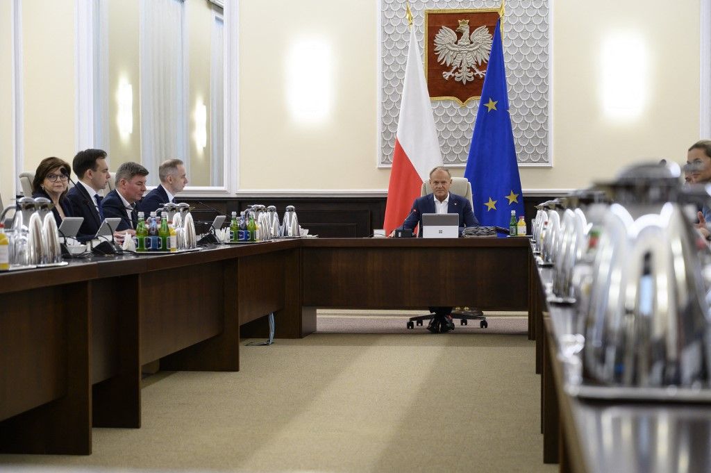 Donald Tusk lengyel miniszterelnök részt vesz a kabinet heti ülésén Varsóban, Lengyelországban 2025. május 20-án (Fotó: AFP)
