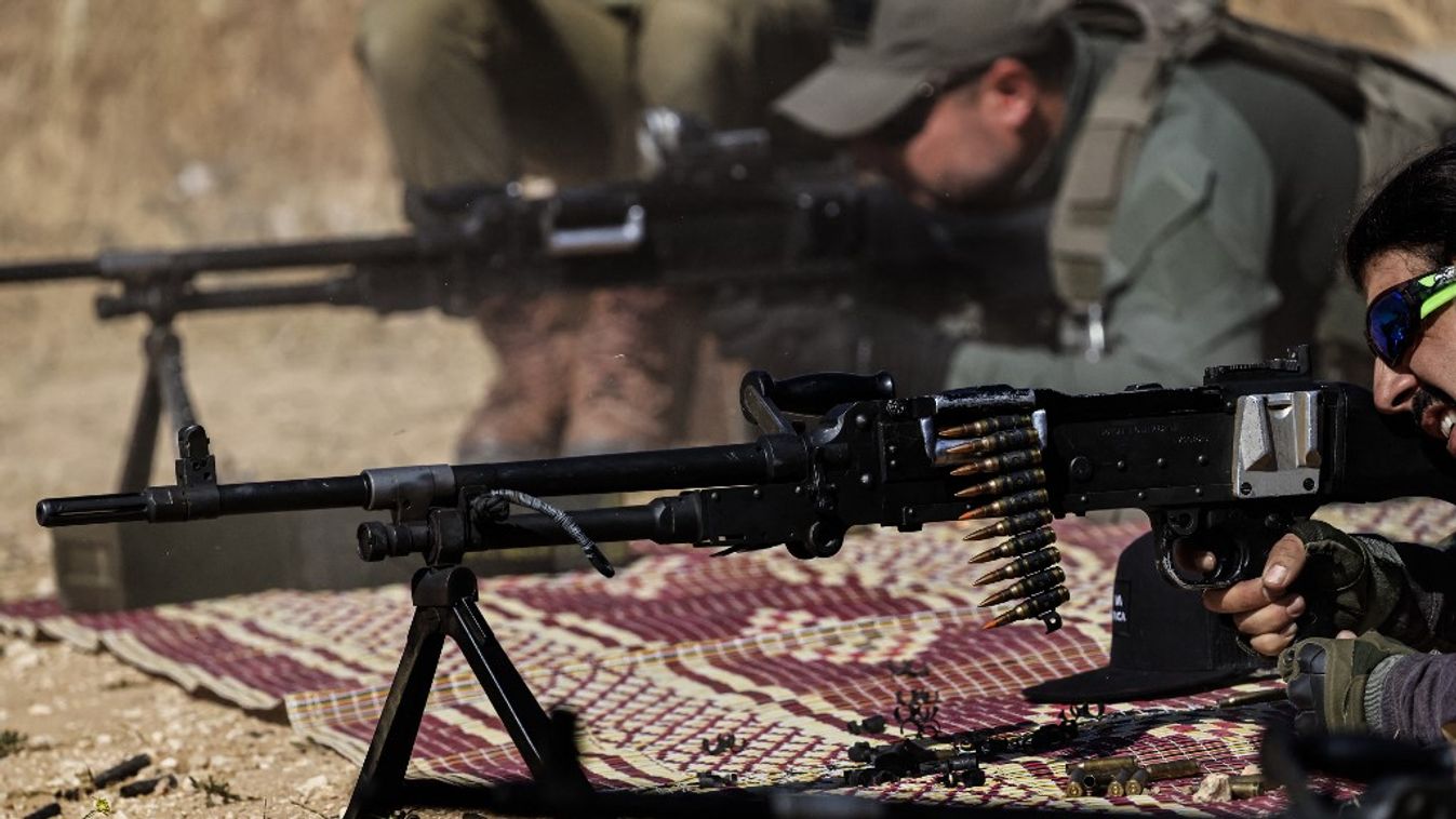 Tartalékosok lőgyakorlaton vesznek részt az Izrael és Gáza közötti határvidéken (Fotó: AFP)