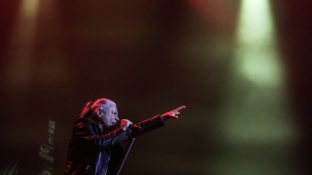 Az Iron Maiden megköszönte a magyaroknak a koncertet, majd a közönség egy részét megátkozta