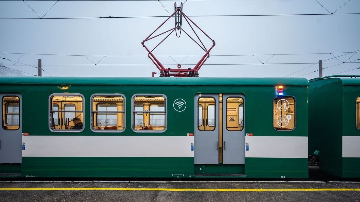 Személyautóval ütközött a HÉV Csillaghegyen