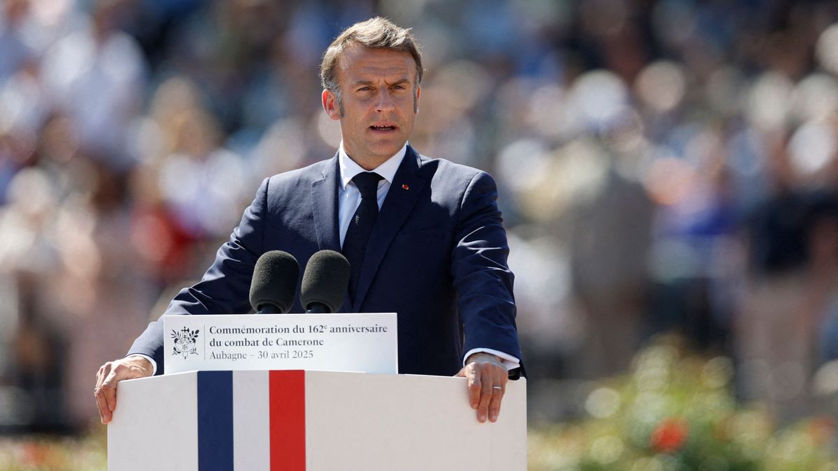 Emmanuel Macron bele akart avatkozni a pápaválasztásba