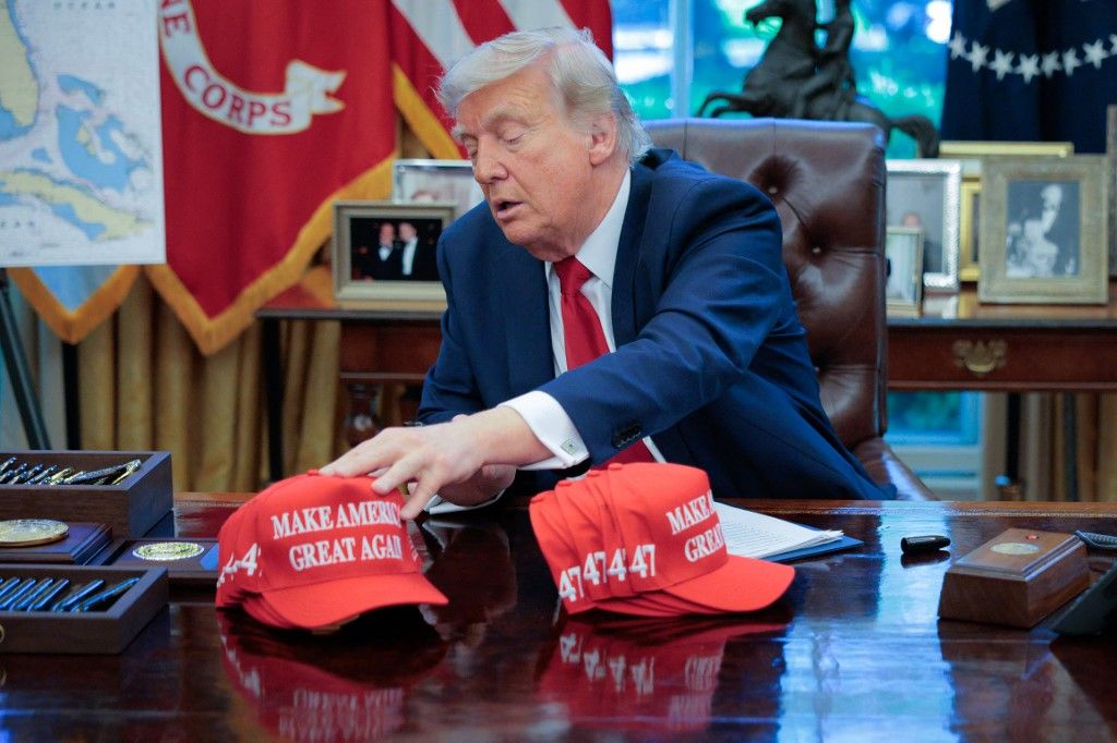 Trump iránti támogatását kifejező sapkája miatt bántalmaztak egy nyugdíjas korú férfit Floridában