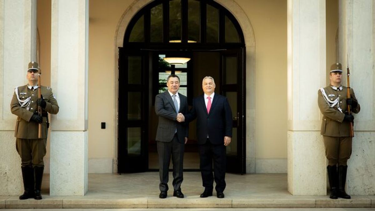 Viktor Orban Receives President of Kyrgyzstan