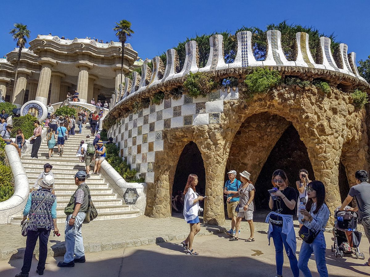 SPAIN. CATALONIA. BARCELONA. THE DRAGON STAIRWAY IN PARK GUELL OF ANTONI GAUDI (Photo by Bernard JAUBERT / ONLY WORLD / Only France via AFP)