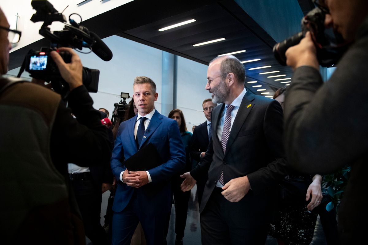 Magyar Péter Brüszel és Ukrajna felé is elkötelezett, most Soros módszerével operál