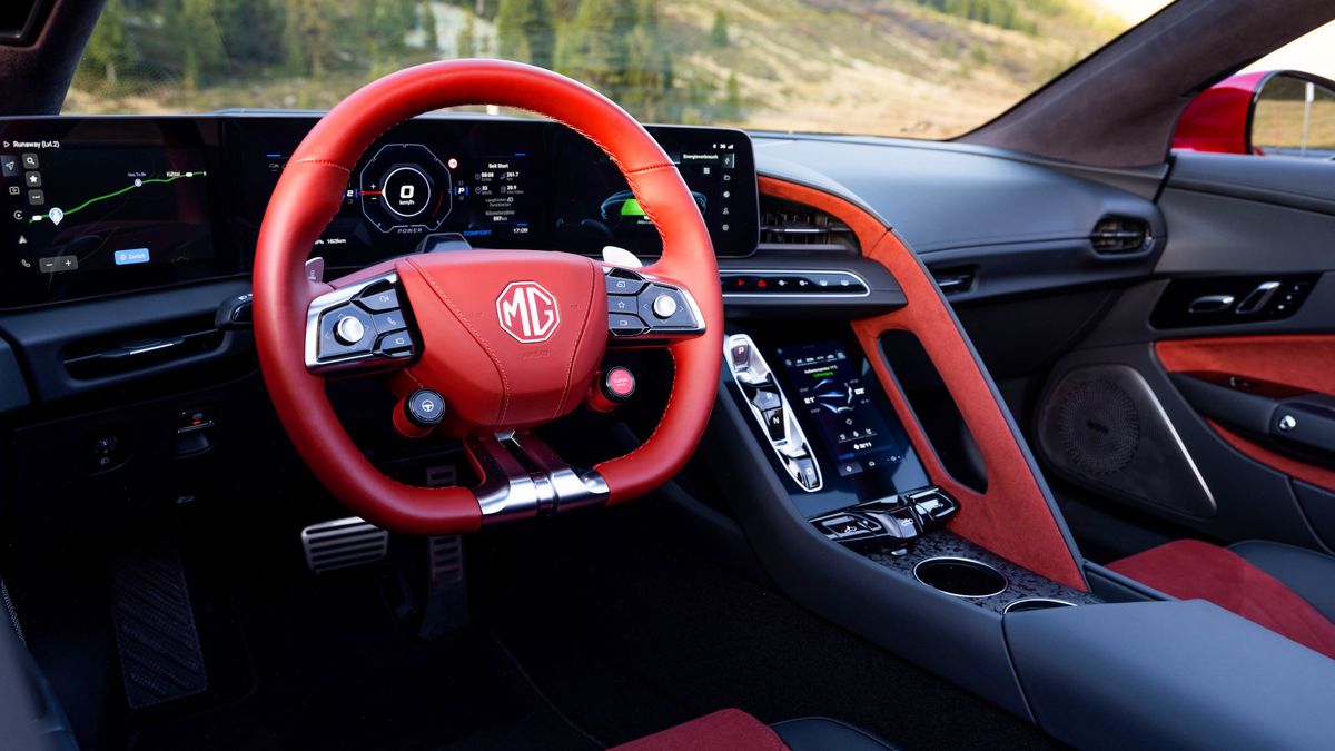 MG Cyberster XPOWER (Batteriekapazität 77 kWh), Elektromotor 375 kW (510 PS) – Energieverbrauch kombiniert: 19,1 kWh/100 km; CO₂-Emissionen kombiniert: 0 g/km; CO₂-Klasse: A.**

Die Angaben sind nach Vorgaben und Messmethoden der Pkw-EnVKV erstellt. Der tatsächliche Energieverbrauch und der CO₂-Ausstoß eines Pkw sind nicht nur von der effizienten Ausnutzung des Kraftstoffes/der zugeführten Energie durch den Pkw, sondern auch vom Fahrstil und anderen nichttechnischen Faktoren abhängig.