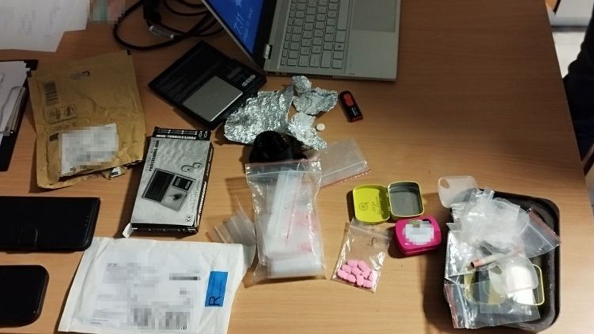Külföldről rendelte a drogot, lebukott a csomag a reptéri ellenőrzésen