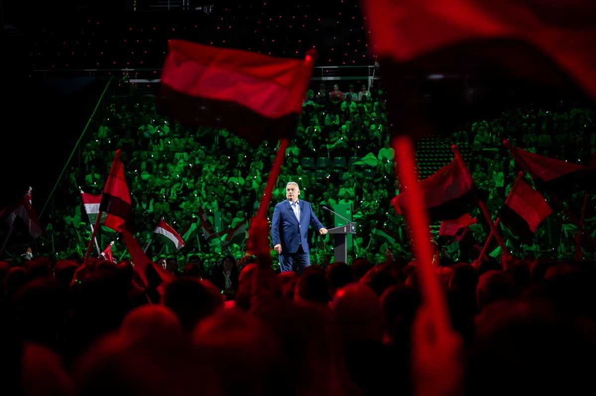 Budapest, 2025. május 18.
A Miniszterelnöki Kommunikációs Főosztály által közreadott képen Orbán Viktor miniszterelnök a Harcosok klubja - A kezdet elnevezésű rendezvényen a budapesti BOK Csarnokban 2025. május 18-án.
MTI/Miniszterelnöki Kommunikációs Főosztály/Benko Vivien Cher