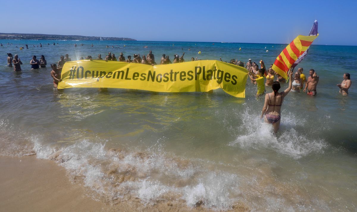 Demonstrációkkal akarják felhívni a figyelmet a tömegturizmus káros hatásaira