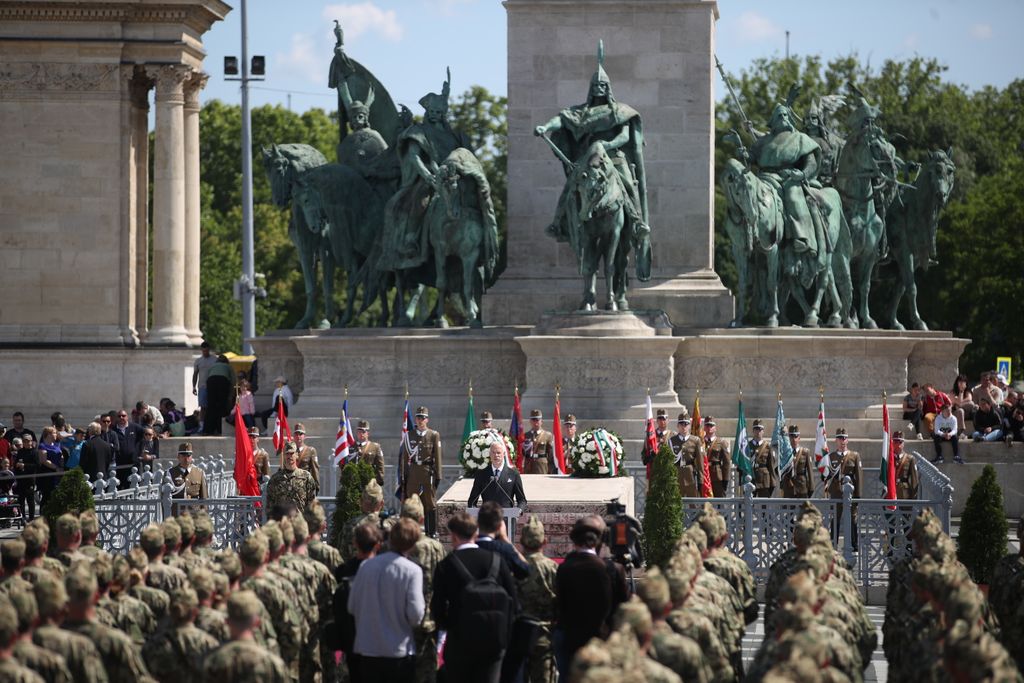 Magyar Hősök Emlékünnepe a Hősök terén Szalay-Bobrovniczky Kristóf