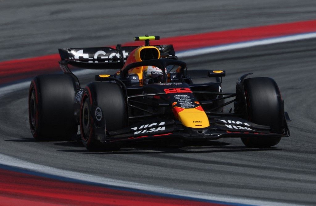 Cunoda Juki, F1, Red Bull, időmérő, Forma-1, Forma–1, Spanyol Nagydíj, RB's Japanese driver Yuki Tsunoda competes in the qualification session at the Circuit de Catalunya in Montmelo, on the outskirts of Barcelona, during the Spanish Formula One Grand Prix on May 31, 2025. (Photo by Pierre-Philippe MARCOU / AFP)