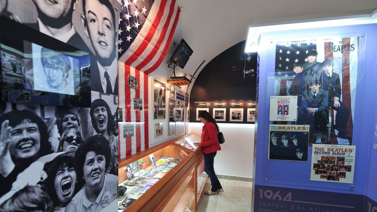 A Beatles egykori fodrásza Egerbe érkezik, levágja a vállalkozó kedvűek haját