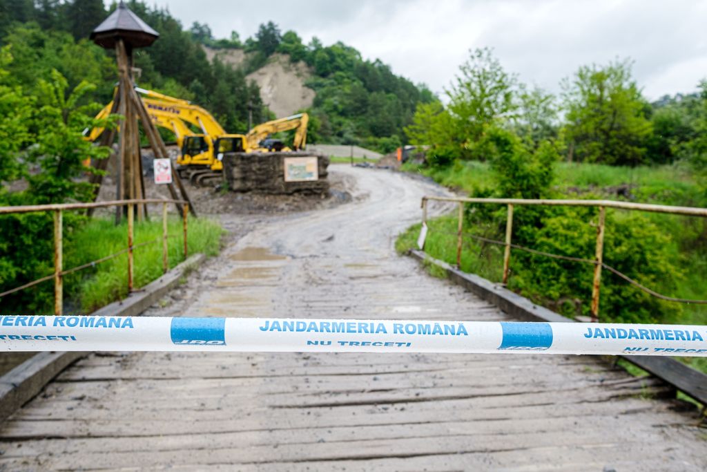 Ömlik a víz a parajdi sóbányába