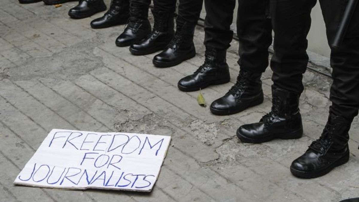 In Brussels, Intimidation of Journalists Reminiscent of Communist Era