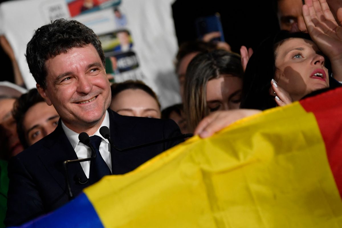 Románia súlyos gazdasági válsággal néz szembe. Nicusor Dan reformterve az adózás, az energiaipar és az államigazgatás modernizálására koncentrál, de a koalíciós viták késleltethetik az intézkedéseket.