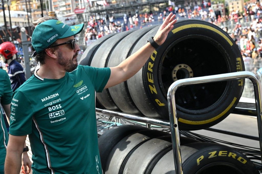 F1, Forma-1, Forma–1, Fernando Alonso, Aston Martin, Aston Martin's Spanish driver Fernando Alonso waves to the crowd at the end of the qualifying session for the Formula One Monaco Grand Prix at the Circuit de Monaco, on May 24, 2025. (Photo by Andrej ISAKOVIC / AFP)