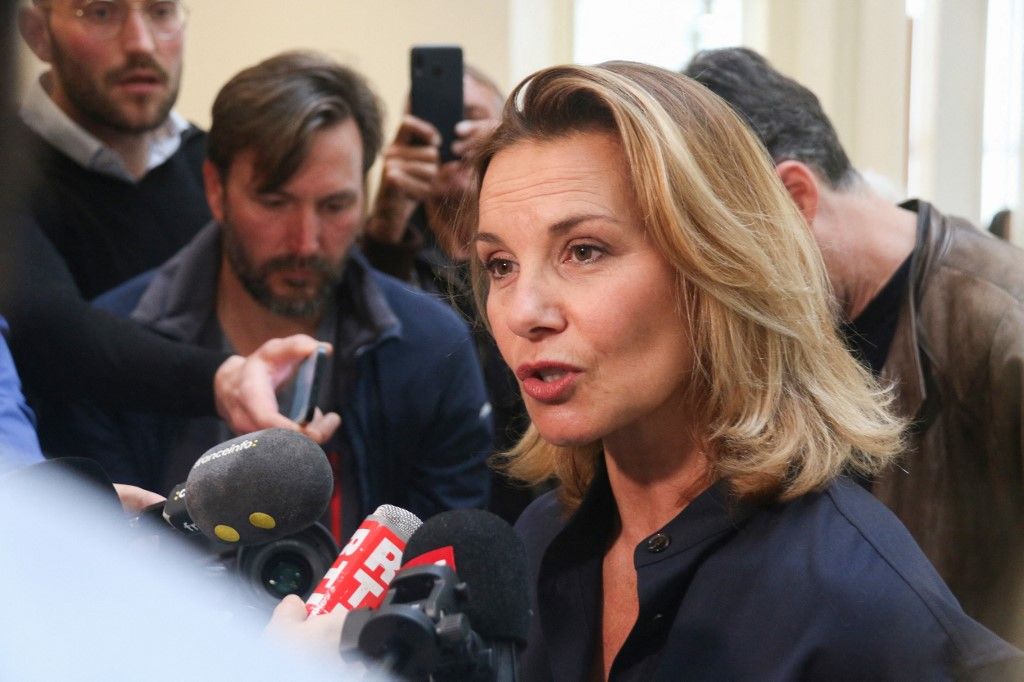 Plaintiff Amelie K responds to journalists following the verdict in Gerard Depardieu s sexual assault trial at the Paris Criminal Court on May 13, 2025.
La plaignante Amelie K repond aux journalistes suite au verdict du proces de Gerard Depardieu pour agressions sexuelles au Tribunal Correctionnel de Paris le 13 mai 2025. (Photo by Quentin de Groeve / Hans Lucas / Hans Lucas via AFP)